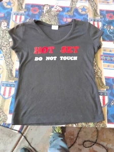 HOT SET DO NOT TOUCH VINTAGE 70ER DAMEN NEUHEIT T-SHIRT HOT BOOBIES LARGE - Bild 1 von 5