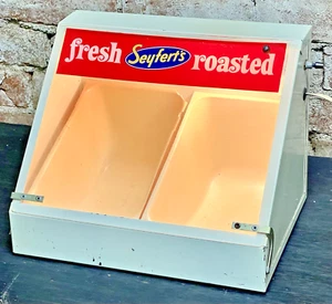 VINTAGE SELTENER SEYFERTS FRISCH GERÖSTETE NÜSSE ERDNUSS WÄRMER THEKENAUFSTELLER WERBUNG - Bild 1 von 12
