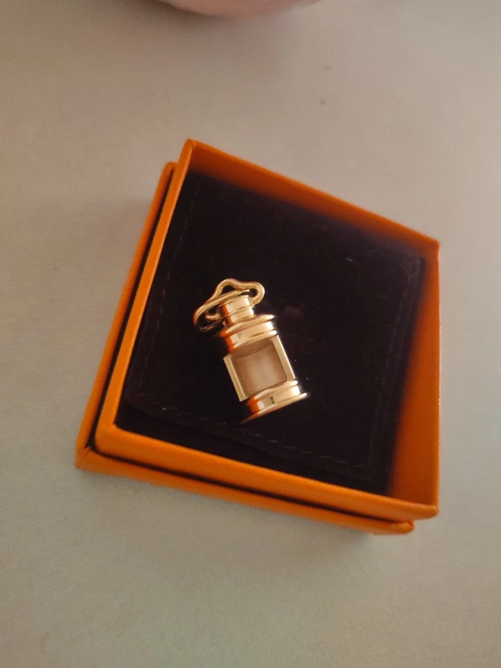 AUTÉNTICO COLGANTE LINTERNA HERMES - HERRAJES EN TONO DORADO - NUEVO EN CAJA Foto 1 de 4