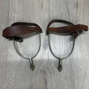 English Riding Tac Einzelknopf Sporen gekerbte Lederriemen Dressursprung UK - Bild 1 von 11