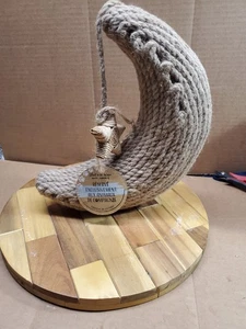 Moon Shaped Cat Scratcher - Picture 1 of 3