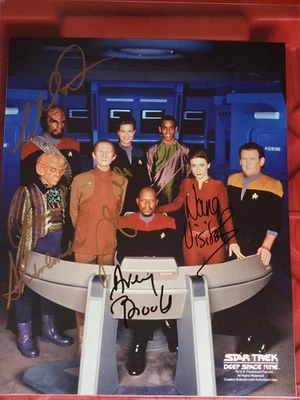 Foto firmada por Star Trek Deep Space 9 con 5 autógrafos Foto 1 de 3