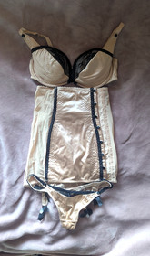 Rare Dita Von Teese Wonderbra 3 Piece Lingerie Set Nude Bra Girdle Thong 36C