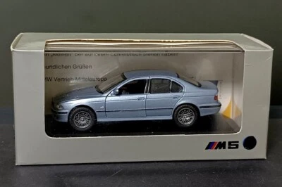 BMW M5 sedán 1/43 serie E39 berlina/sedán azul claro concesionario Schabak Foto 1 de 4