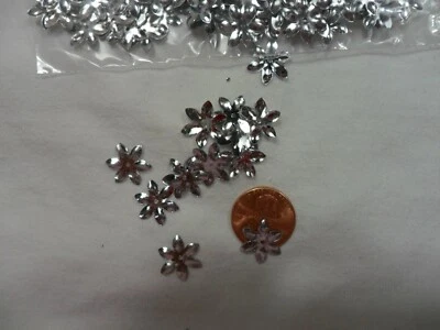 Lentejuelas vintage metálicas plateadas en forma de margarita - 60 piezas. Foto 1 de 2