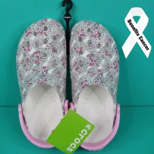 Crocs Herren 9 Damen 11 klassische Mohn Saisonal Bedruckt Clogs Krankenschwester Schuhe - Bild 1 von 6