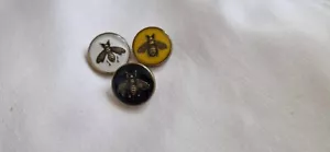 ONE GUCCI BEE BUTTON 18MM - Picture 1 of 10
