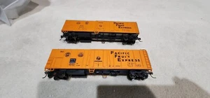 Pacific Fruit Express Southern Pacific #300207 and 301527 - Picture 1 of 2