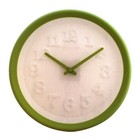 Horloge colorée cadran blanc avec chiffres en relief jaune