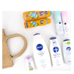 9tlg Mix Konvolut Damen Duschgel Deospray Body Lotion Cremebad + Bag - Bild 1 von 1