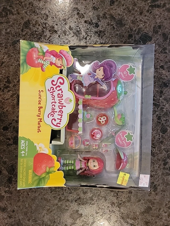 2009 Sunrise Berry Market Juego Fresa Pastel Mini Muñeca NUEVO Foto 1 de 4