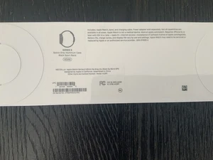 Apple Watch Series 4 40 mm Space Gray Aluminum Case with Black Sport Band (GPS) - Photo 1 sur 1