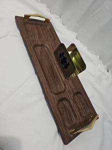 Bandeja estacionaria valet vintage imitación madera tocador escritorio latón características - Imagen 1 de 8