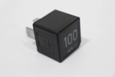 Relè di chiusura contatto VW Santana 32B B2 100 7M0951253A - Immagine 1 di 4