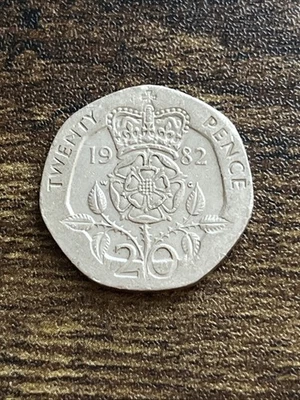 1982 Great Britain UK Elizabeth II 20 Twenty Pence Beautiful Actual Coin TB8531* - Image 1 of 2