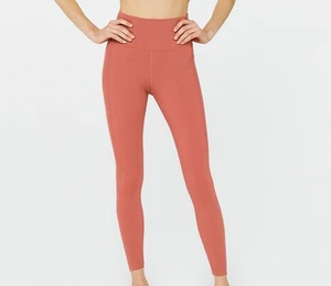 Fabletics Leggings Womens Small High-Waisted Seamless Rib 7/8 Cherry Mocha Yoga - Picture 1 of 14