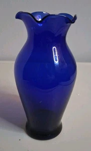 Vintage kobaltblaue Glasknospenvase, kleine Blumenvase mit gerafftem Rand 51/4" hoch - Bild 1 von 5