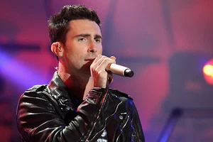 ADAM LEVINE THE VOICE HOT SEXY SINGER PICTURE 8x10 GORGEOUS PHOTO - Picture 1 of 1
