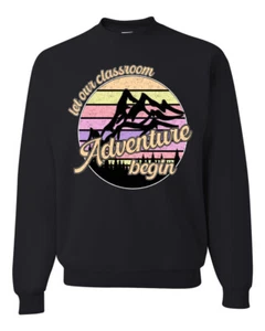 Sudadera Let Our Classroom Adventure Begin Colores Claros Unisex Cuello Redondo - Imagen 1 de 12