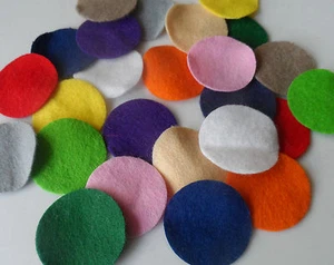 Multi coloured felt circles - 2cm - QTY: 100 BULK pack. - Foto 1 di 3
