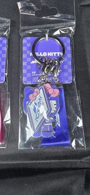 Hello Kitty F1 Academy Bolso Charm Las Vegas Fórmula 1 Exclusivo Llavero Púrpura  Foto 1 de 2