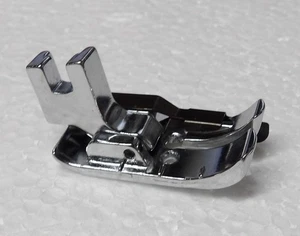 Niedriger Schaft 1/4" Feder Steppfuß mit Loch für Singer federleichte Maschinen - Bild 1 von 3