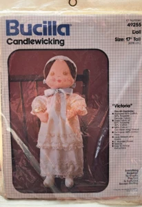 Bucilla Candlewicking Victoria Puppe Kit 17" #49255 Neu aus altem Lagerbestand - Bild 1 von 2