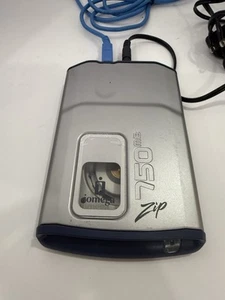 iomega Zip 750 MB USB 2.0 External Drive Model Z750USB w/ USB Cable & AC Adapter - Afbeelding 1 van 6