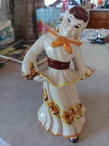 Vintage tanzendes polnisches Mädchen im Schal Keramik Kunst Studio 6" Figur - Bild 1 von 6