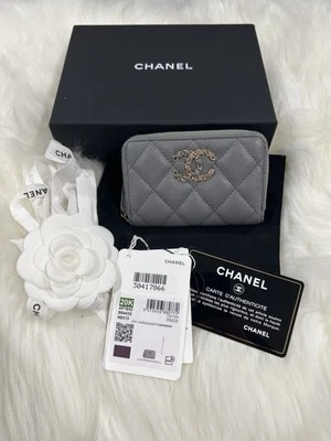 Chanel 20K Gray Card holder zipper - Image 1 of 4