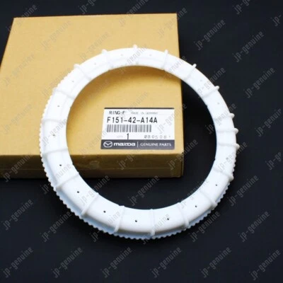 OEM Genuino MAZDA RX-8 2004-08 F15142A14A Tanque de Combustible Bomba Unión Plástico Tuerca Blanca Foto 1 de 4