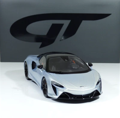 McLaren ARTURA Anno 2021 Argento / Nero / Cerchi Neri 1:18 GT873 GT-SPIRIT - Immagine 1 di 4