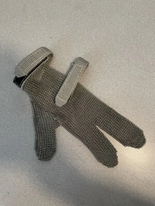 Stainless Steel Mesh Cutting Glove-Right hand; 3 Finger; Medium - Picture 1 of 2