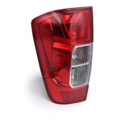 Luz trasera izquierda con bombilla para camioneta Nissan Navara NP300 D23 2015-2020 Foto 1 de 4