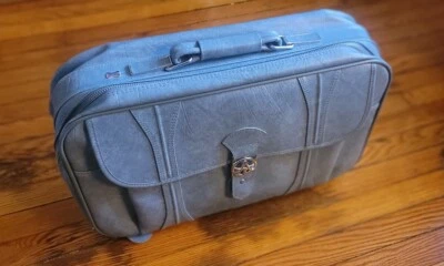 Maleta de viaje de lujo vintage American Tourister bolsa de equipaje | azul bebé  Foto 1 de 4