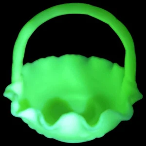 Collectible Fenton Glass Basket Persian Medallion Uranium Mint - Picture 1 of 12