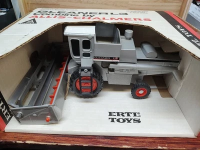 Vtg Ertl 1/32 Allis Chalmers Gleaner L3 Combine Stock #1207 NIB - Image 1 of 4