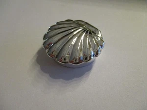 Sterling silver pill box shell style gorgeous style soild 925 silver - Picture 1 of 4