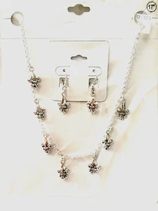 FLEUR DE LIS/NEW ORLEANS / SAINTS NECKLACE AND EARRING SET/  NEW IN PACKAGE - Picture 1 of 3