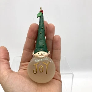 "Bola de vidrio de colección cabeza de gnomo de cerámica sombrero verde adorno de Navidad ""Alegría", 4,5" - Imagen 1 de 11