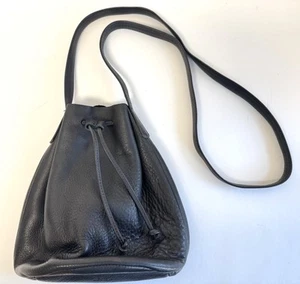 BAGGU Drawstring Bucket Bag Crossbody Black Pebble Leather STRAP Made In USA EUC - Picture 1 of 13