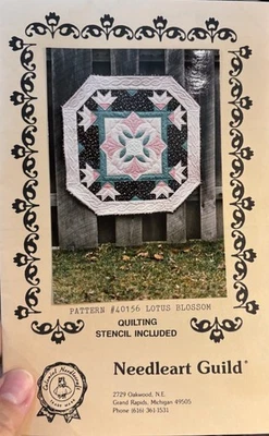 Patrón de edredón: Flor de loto 40156 Needleart Guild Grand Rapids MI con plantilla Foto 1 de 3