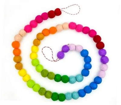 Guirnalda colorida de bolas de fieltro de lana, guirnalda de bolas de lana arco iris hecha a mano Foto 1 de 4