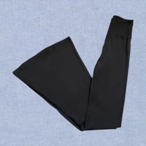 NWOT Aerie Offline Real Me Superflare Smocked Leggings Size XS in Black - Picture 1 of 8