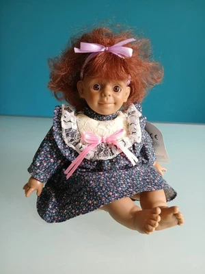 "SIMBA" "Mini Kids Collection" Bambola vintage, plastica e pezza, altezza 25 cm. - Immagine 1 di 4