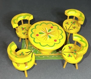 Vintage Holz Puppenhaus Möbel Taiwan 5-teilige Küche Essgruppe plus Teppich gelb - Bild 1 von 18