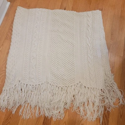 Crema afgana tejida hecha a mano 54" x 66", más flecos de 7 pulgadas Foto 1 de 4