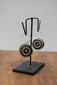 Pendientes de caja redonda grabados de plata Miao/Hmong - Imagen 1 de 2