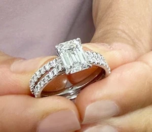 Smaragd und runder Moissanit Diamant Verlobungsring Band 14k Weißgold 2,55ctw - Bild 1 von 10