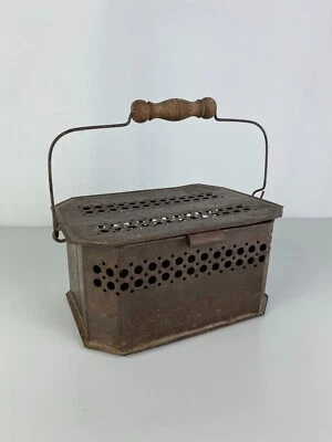 Ancienne Chaufferette, chauffe pied en métal avec poignée en bois  - Photo 1/4